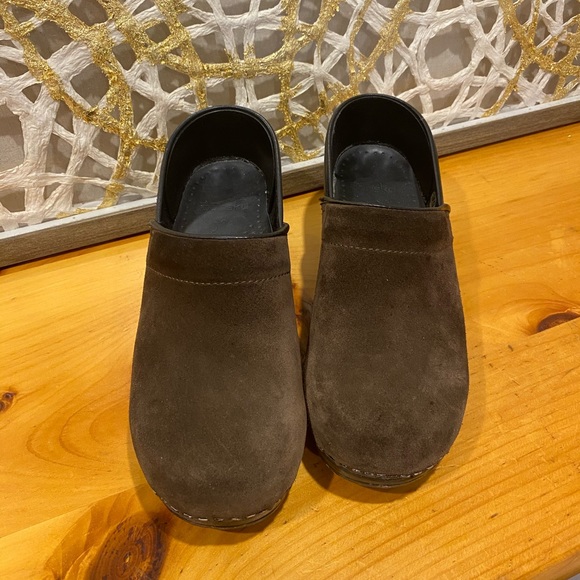 Dansko Brown Clog Women's EUR Sz 39 / U.S. 8.5-9. - Picture 1 of 5